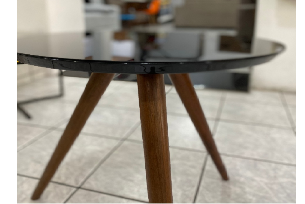 Mesa Lateral Pé palito cor: Preta